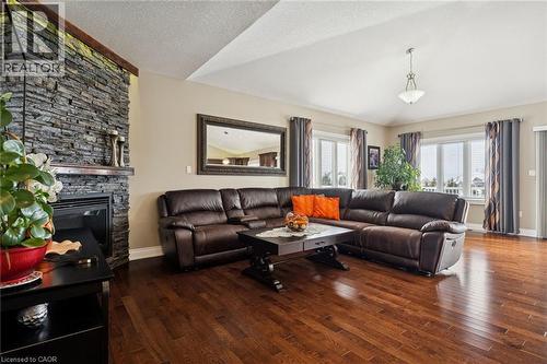 10 Brolley Crescent, Thornton, ON - Indoor Photo Showing Living Room With Fireplace