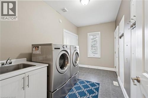 10 Brolley Crescent, Thornton, ON - Indoor Photo Showing Laundry Room