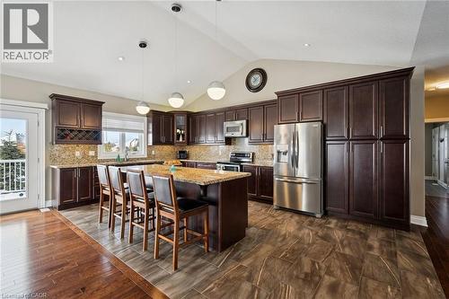 10 Brolley Crescent, Thornton, ON - Indoor Photo Showing Kitchen With Upgraded Kitchen