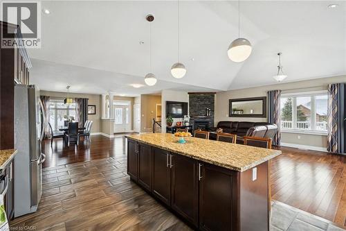 10 Brolley Crescent, Thornton, ON - Indoor Photo Showing Kitchen With Upgraded Kitchen