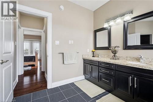 10 Brolley Crescent, Thornton, ON - Indoor Photo Showing Bathroom