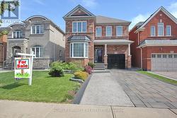 11 BLUFFMEADOW STREET Brampton, ON L6P 3K3