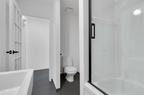 Salle de bains - 501-869 Av. Viger E., Montréal (Ville-Marie), QC - Indoor Photo Showing Bathroom