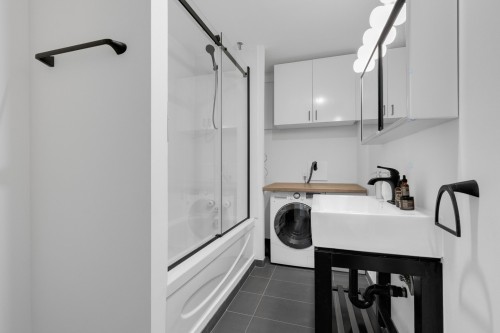 Salle de bains - 501-869 Av. Viger E., Montréal (Ville-Marie), QC - Indoor Photo Showing Laundry Room