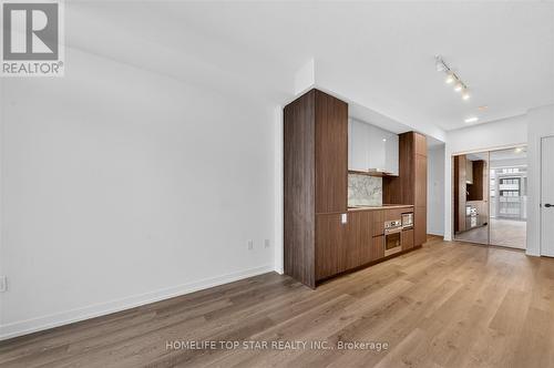 5601 - 8 Interchange Way, Vaughan, ON - Indoor