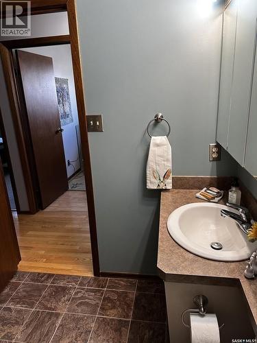 797 4Th Street W, Shaunavon, SK - Indoor Photo Showing Bathroom