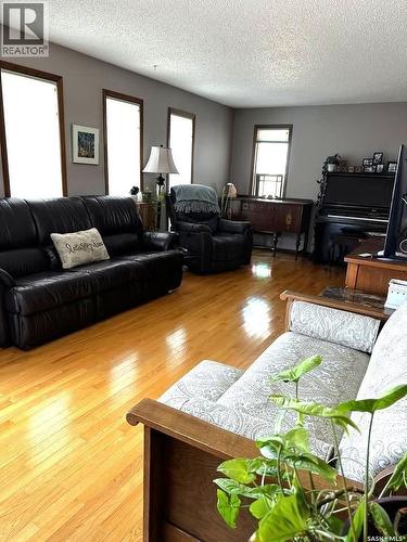 797 4Th Street W, Shaunavon, SK - Indoor Photo Showing Living Room