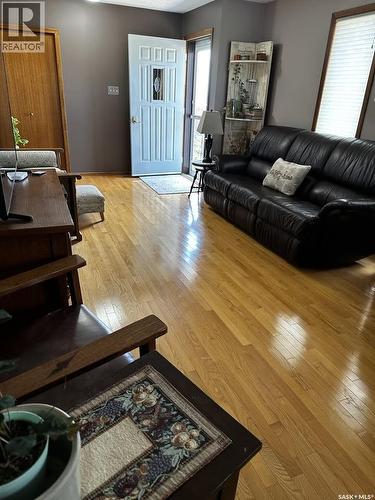 797 4Th Street W, Shaunavon, SK - Indoor Photo Showing Living Room