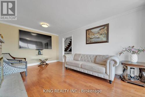 2606 Ambercroft Trail, Mississauga, ON - Indoor Photo Showing Living Room
