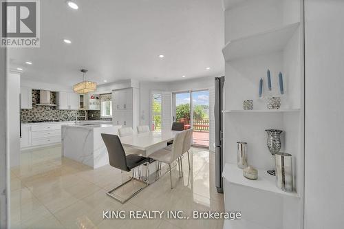 2606 Ambercroft Trail, Mississauga, ON - Indoor Photo Showing Dining Room