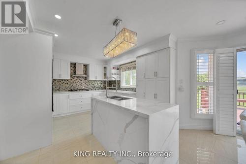 2606 Ambercroft Trail, Mississauga, ON - Indoor Photo Showing Kitchen With Double Sink