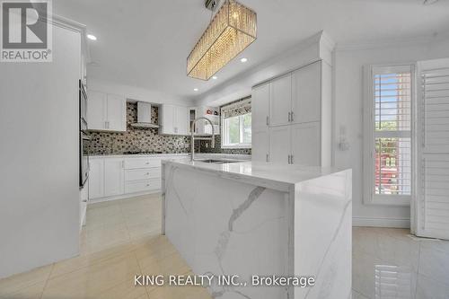 2606 Ambercroft Trail, Mississauga, ON - Indoor Photo Showing Kitchen