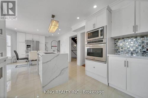 2606 Ambercroft Trail, Mississauga, ON - Indoor Photo Showing Kitchen