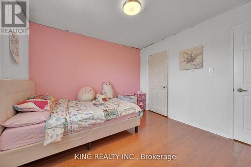 2606 Ambercroft Trail, Mississauga, ON - Indoor Photo Showing Bedroom