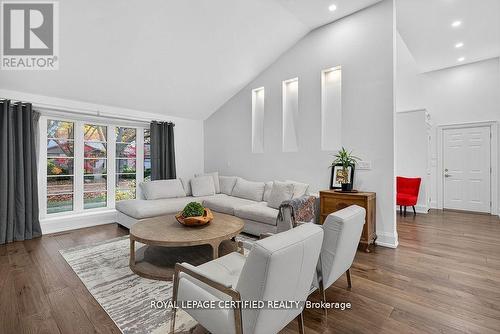 1188 Fair Birch Drive, Mississauga, ON - Indoor Photo Showing Living Room
