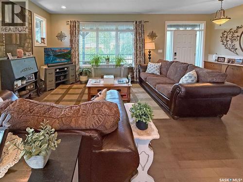 225 11Th Avenue, Swift Current, SK - Indoor Photo Showing Living Room