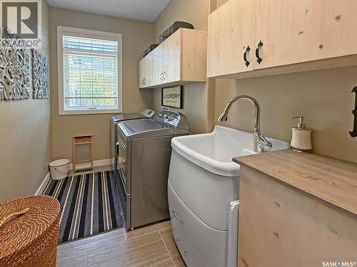 225 11Th Avenue, Swift Current, SK - Indoor Photo Showing Laundry Room