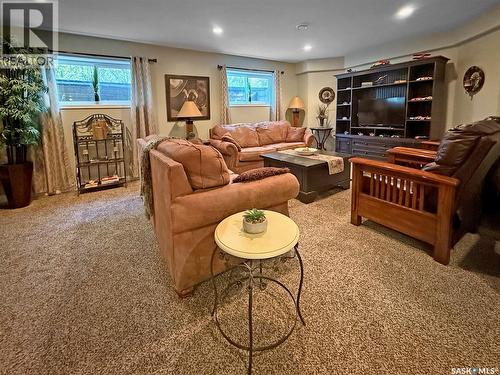 225 11Th Avenue, Swift Current, SK - Indoor Photo Showing Living Room