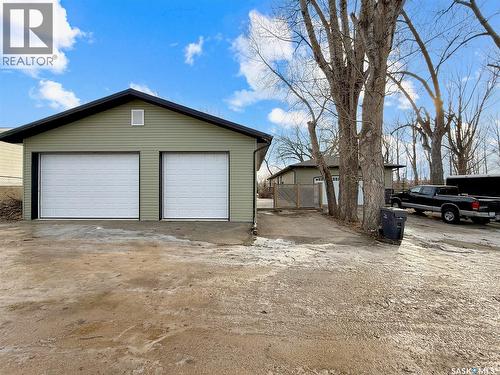 225 11Th Avenue, Swift Current, SK - Outdoor