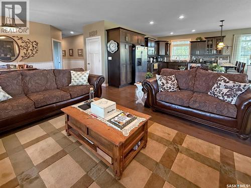 225 11Th Avenue, Swift Current, SK - Indoor Photo Showing Living Room