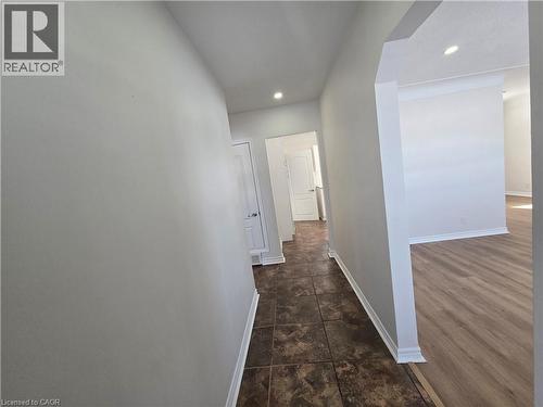 8199 Twenty Road E, Hamilton, ON - Indoor Photo Showing Other Room