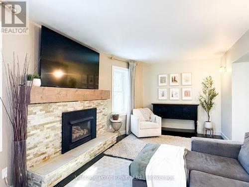 331 Morrison Road, Kitchener, ON - Indoor Photo Showing Living Room With Fireplace