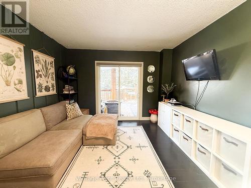 331 Morrison Road, Kitchener, ON - Indoor Photo Showing Living Room