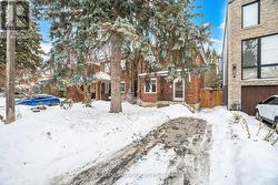 61 METHUEN AVENUE  Toronto, ON M6S 1Z7