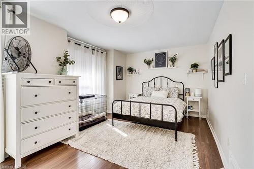187 Oak Avenue, Hamilton, ON - Indoor Photo Showing Bedroom