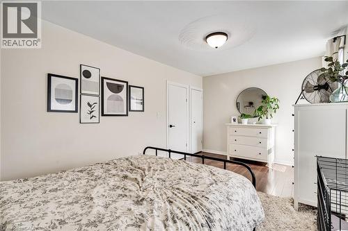 187 Oak Avenue, Hamilton, ON - Indoor Photo Showing Bedroom