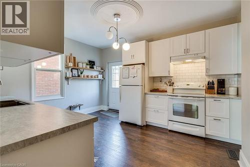 187 Oak Avenue, Hamilton, ON - Indoor Photo Showing Kitchen