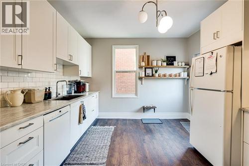 187 Oak Avenue, Hamilton, ON - Indoor Photo Showing Kitchen