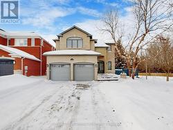 2 GLEAVE COURT  Aurora, ON L4G 7L9