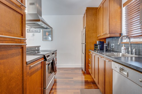 Kitchen - 305 Crois. Des Neiges, Saint-Sauveur, QC - Indoor Photo Showing Kitchen With Double Sink