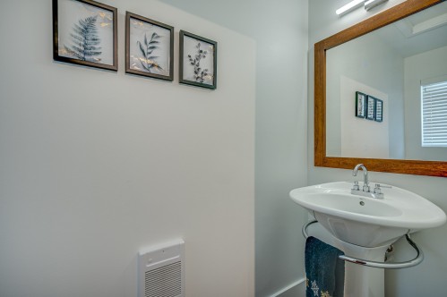 Powder room - 305 Crois. Des Neiges, Saint-Sauveur, QC - Indoor Photo Showing Bathroom