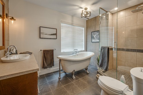 Bathroom - 305 Crois. Des Neiges, Saint-Sauveur, QC - Indoor Photo Showing Bathroom