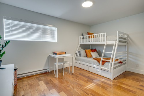 Bedroom - 305 Crois. Des Neiges, Saint-Sauveur, QC - Indoor Photo Showing Bedroom