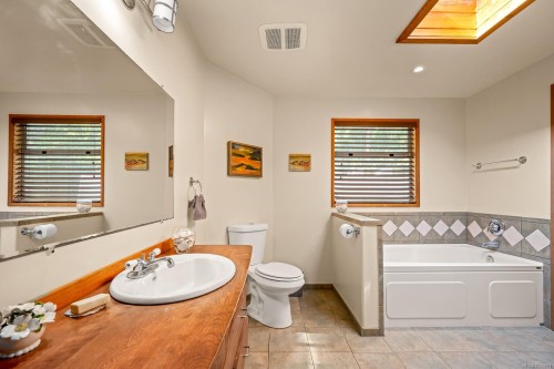 1885 Central Rd, Hornby Island, BC 