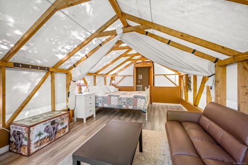 1885 Central Rd, Hornby Island, BC 