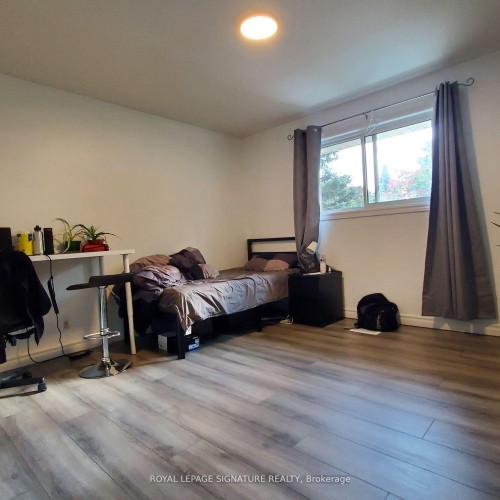 406 Tamarack Drive, Waterloo, ON - Indoor Photo Showing Bedroom