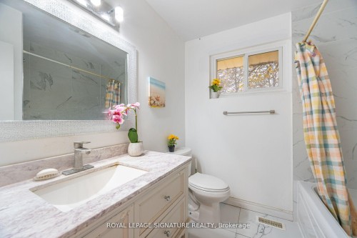 406 Tamarack Drive, Waterloo, ON - Indoor Photo Showing Bathroom
