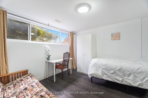 406 Tamarack Drive, Waterloo, ON - Indoor Photo Showing Bedroom