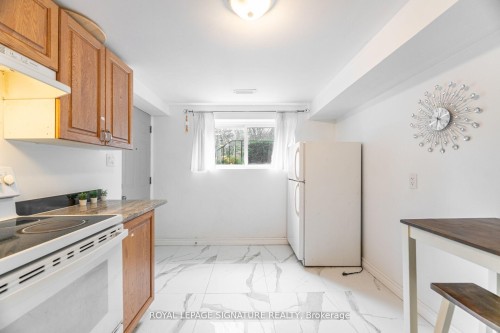 406 Tamarack Drive, Waterloo, ON - Indoor Photo Showing Kitchen
