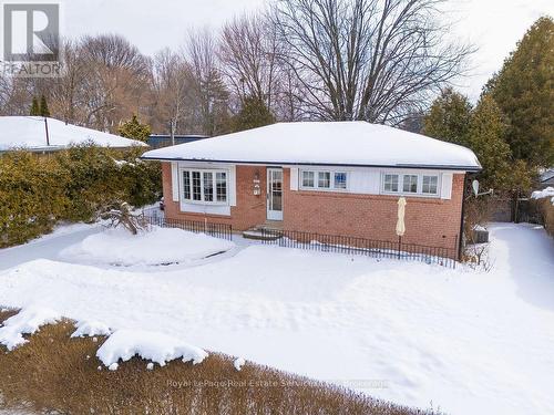 557 STONECLIFFE ROAD  Oakville (Wo West), ON L6L 4N8