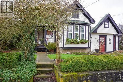 418H Hereward Rd  Victoria, BC V9A 4C8