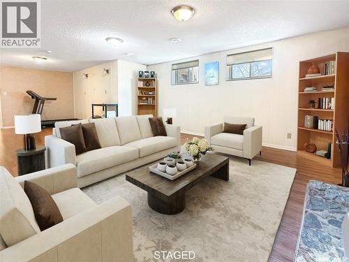 372 Hayes Drive, Swift Current, SK - Indoor Photo Showing Living Room