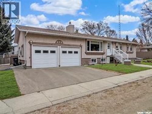 372 Hayes Drive, Swift Current, SK - Outdoor With Facade