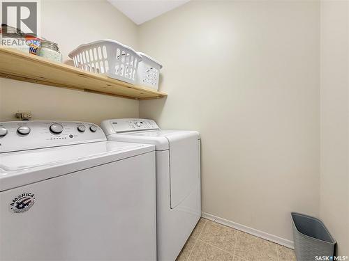 372 Hayes Drive, Swift Current, SK - Indoor Photo Showing Laundry Room