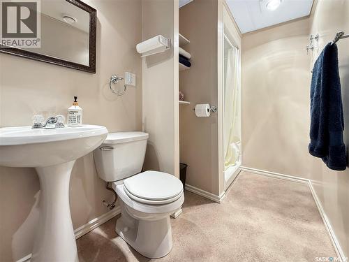 372 Hayes Drive, Swift Current, SK - Indoor Photo Showing Bathroom