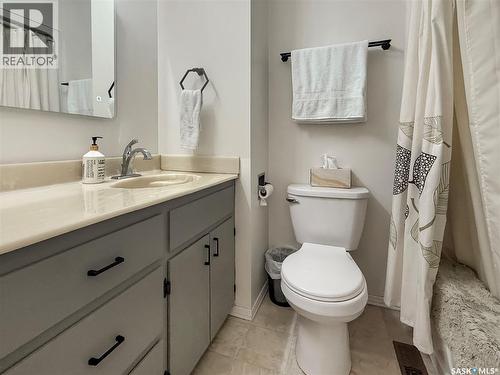 372 Hayes Drive, Swift Current, SK - Indoor Photo Showing Bathroom
